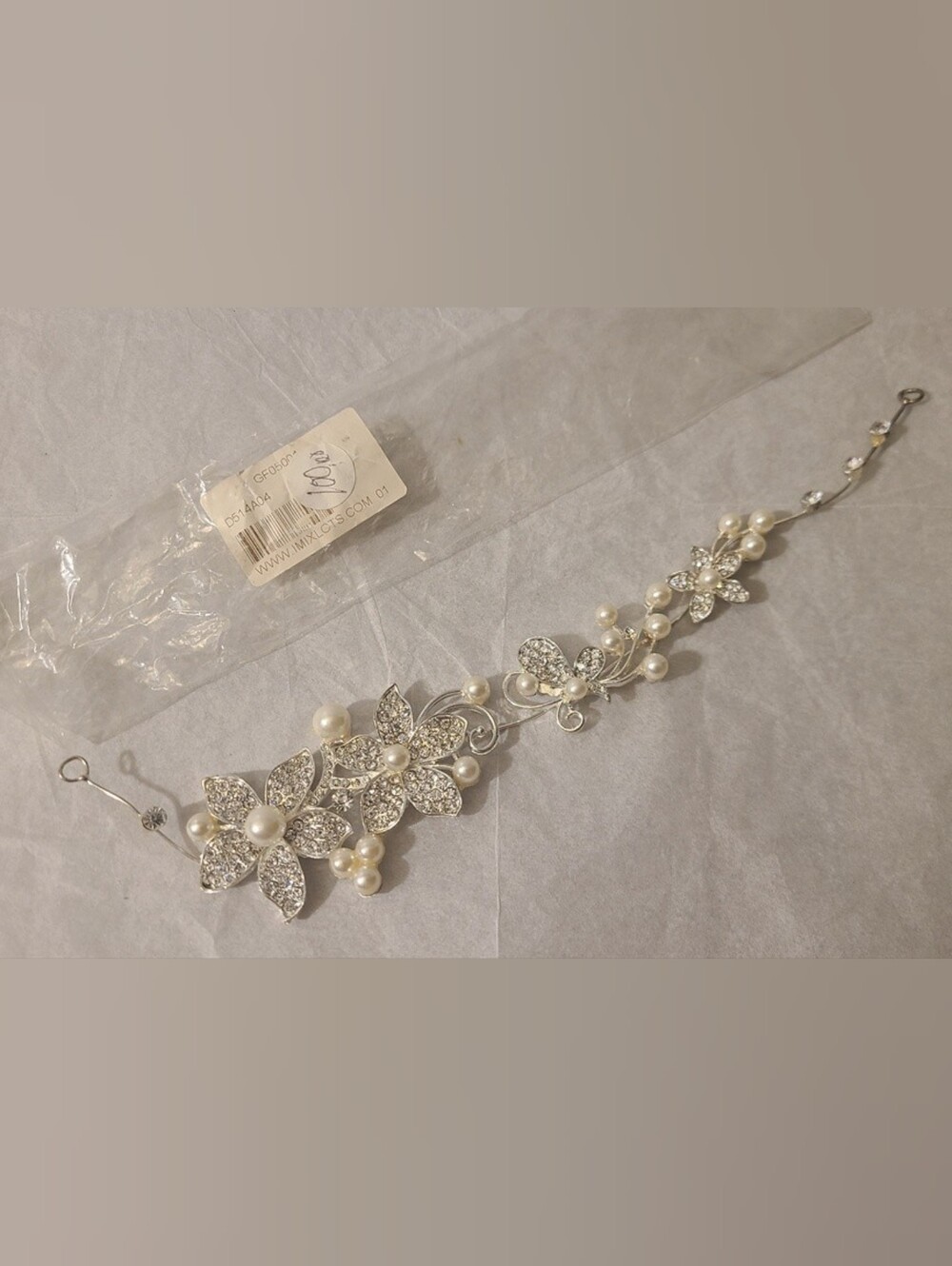 Beautiful Floral Wedding Headpiece - bride hair accessory